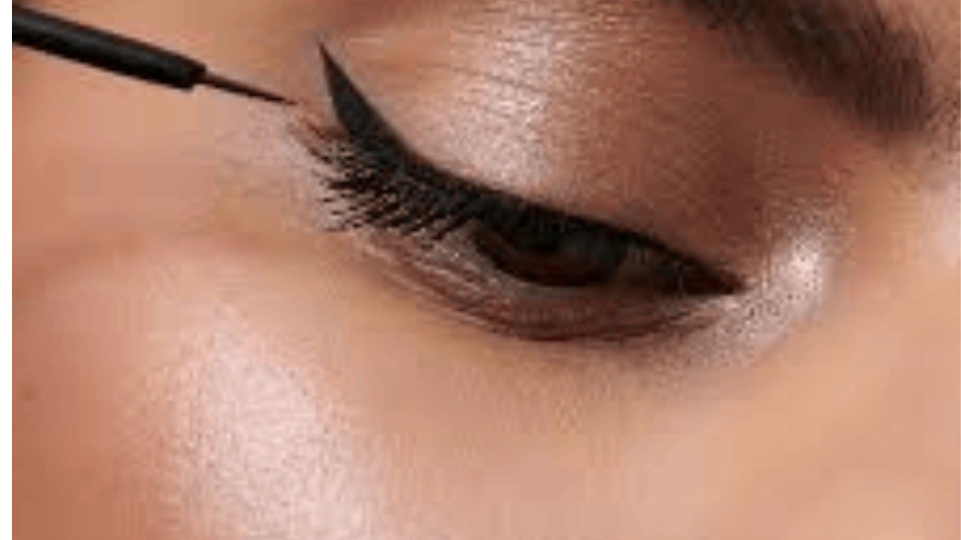 REGARD FEMME MAGNIFIE PAR EYE LINE